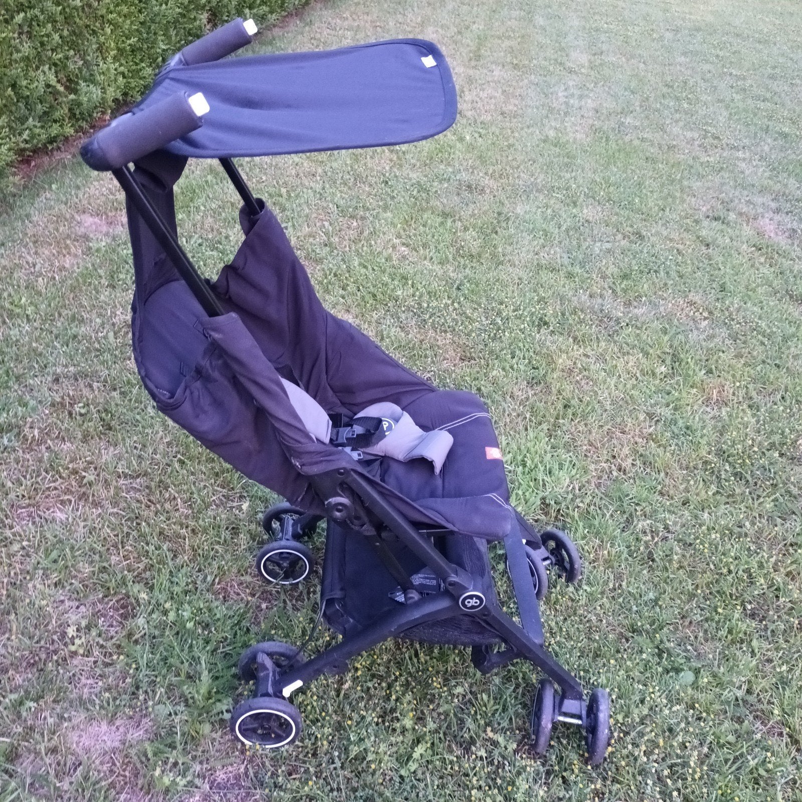 Kinderbuggy met zonnescherm. Kan heel klein opgeplooid worde, Ophalen