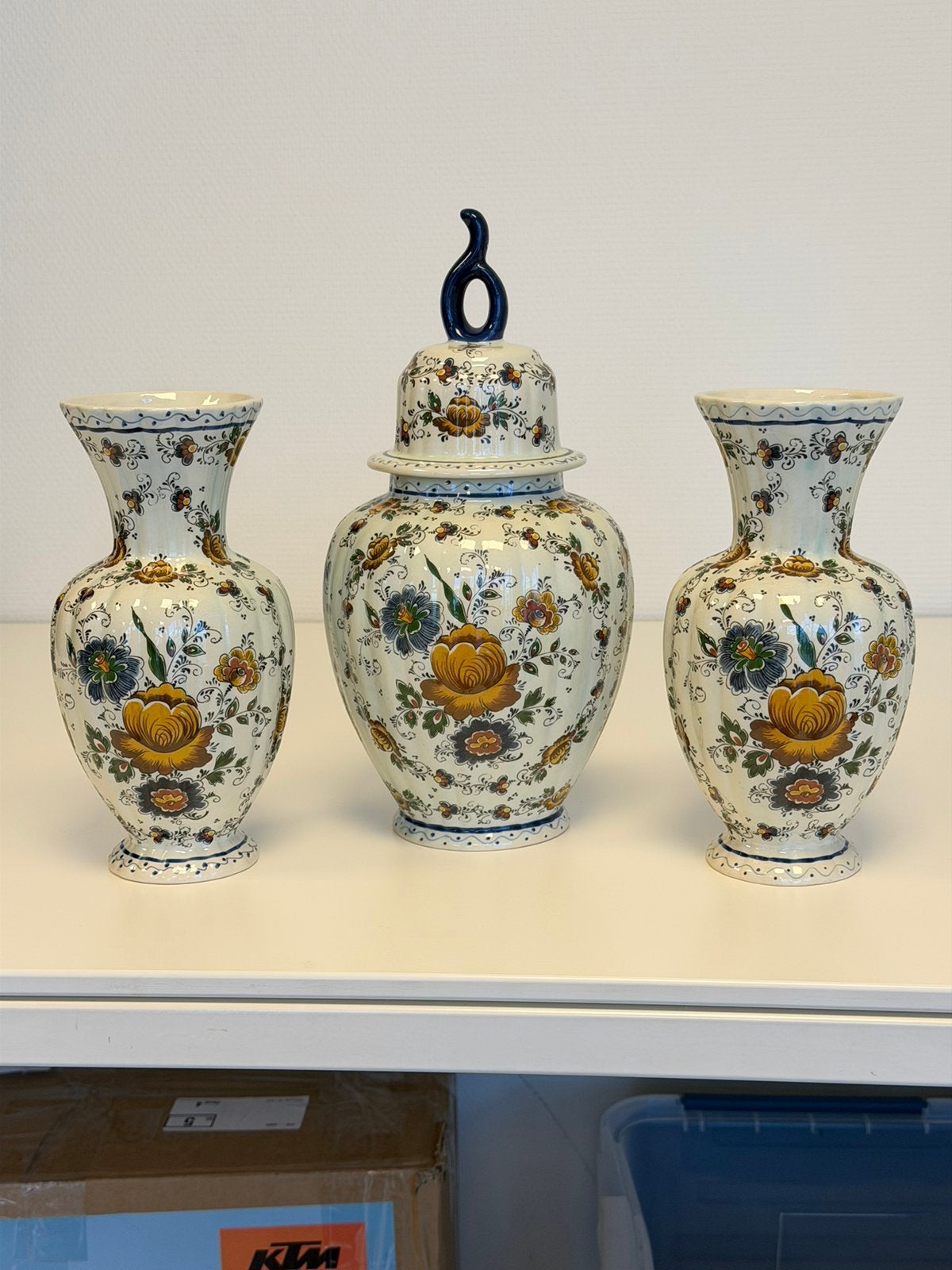 Delfts polychroom kaststel 3-delig vintage vazen dekselpot, Ophalen of Verzenden