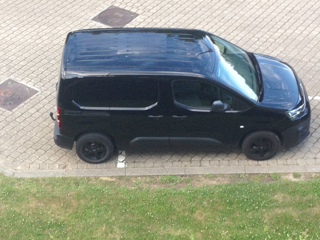 Citroen Berlingo/full option/nieuwe riem/navigatie/trekhaak, Auto's, Voorwielaandrijving, Zwart, 1199 cc, Zwart