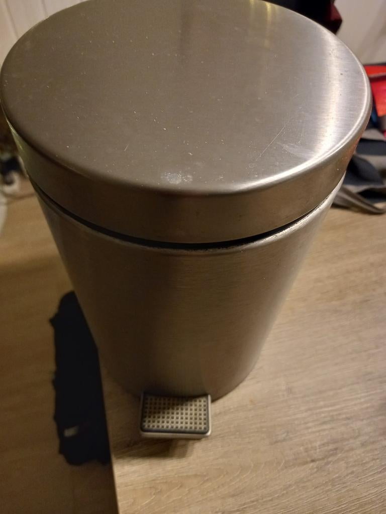 Pedaalemmer voor badkamer/wc, Ophalen