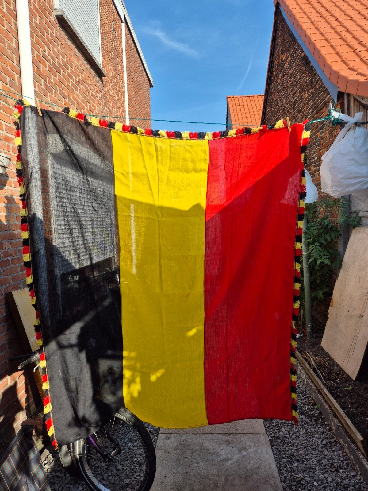 Belgische vlag 150cm/150cm, Ophalen, Zo goed als nieuw