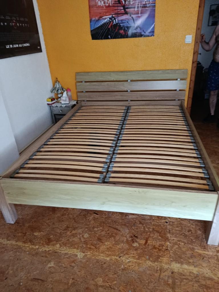A DONNER LIT 2.10 mètre long / 1.70 mètre large, Autres dimensions, 210 cm, Brun, Enlèvement