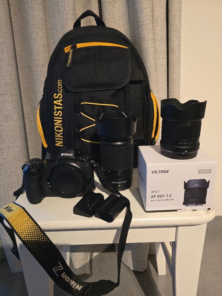 Nikon Z6 + 2 objectieven + rugzak + extra batterijen