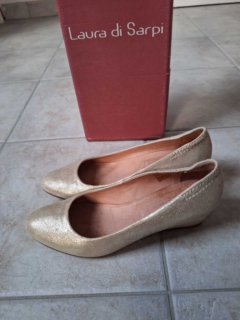 Goudkleurige sleehak Laura di Sarpi (maat 39), Schoenen met lage hakken, Overige kleuren, Ophalen of Verzenden, Gedragen