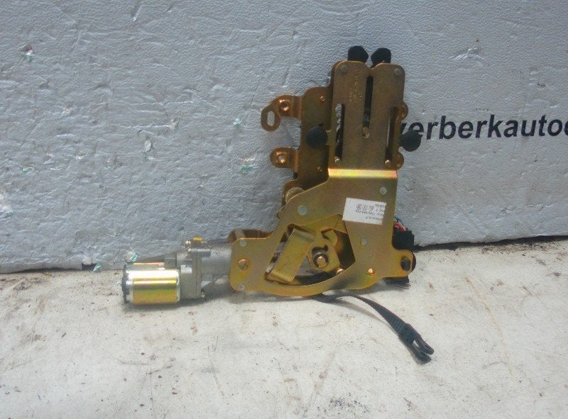 COFFRE COUVERCLE OPENER Renault Megane (EA) (7700-848-418), Renault, Utilisé, Peter-Huppertz-Straße 5
51063  Köln, DE, Dialog.deutschland@renault.de