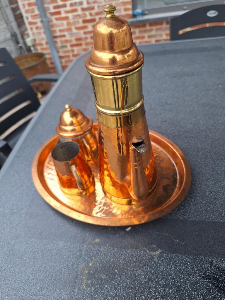 Koperen koffie of theeservies, Ophalen