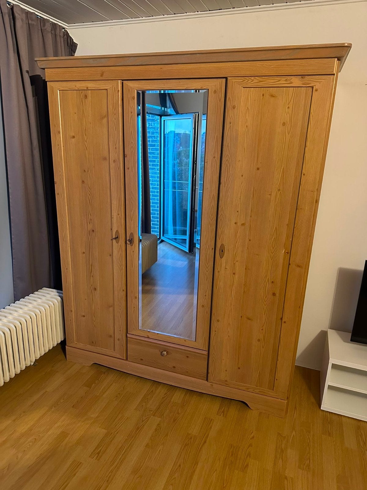Mooie stevige kast met spiegel, Huis en Inrichting, Kasten | Kleerkasten, Ophalen