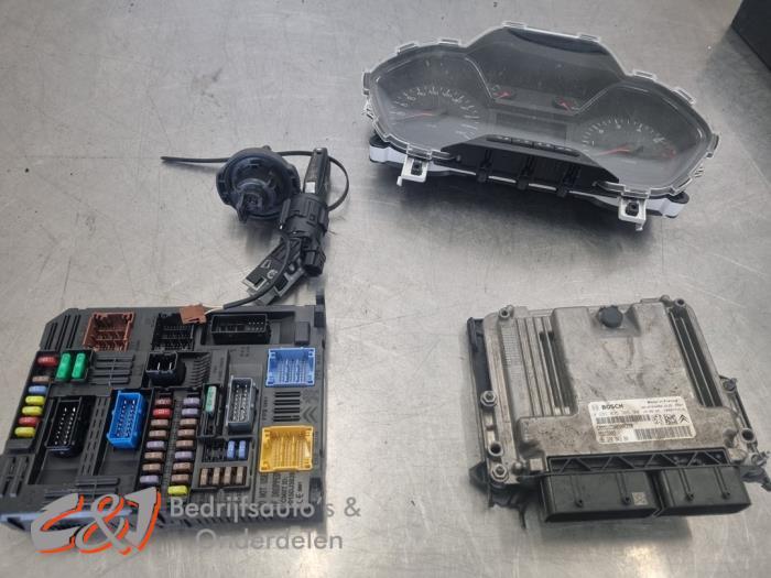 Serrure de contact + ordinateur d'un Peugeot Partner, -, 3 mois de garantie, Utilisé, -