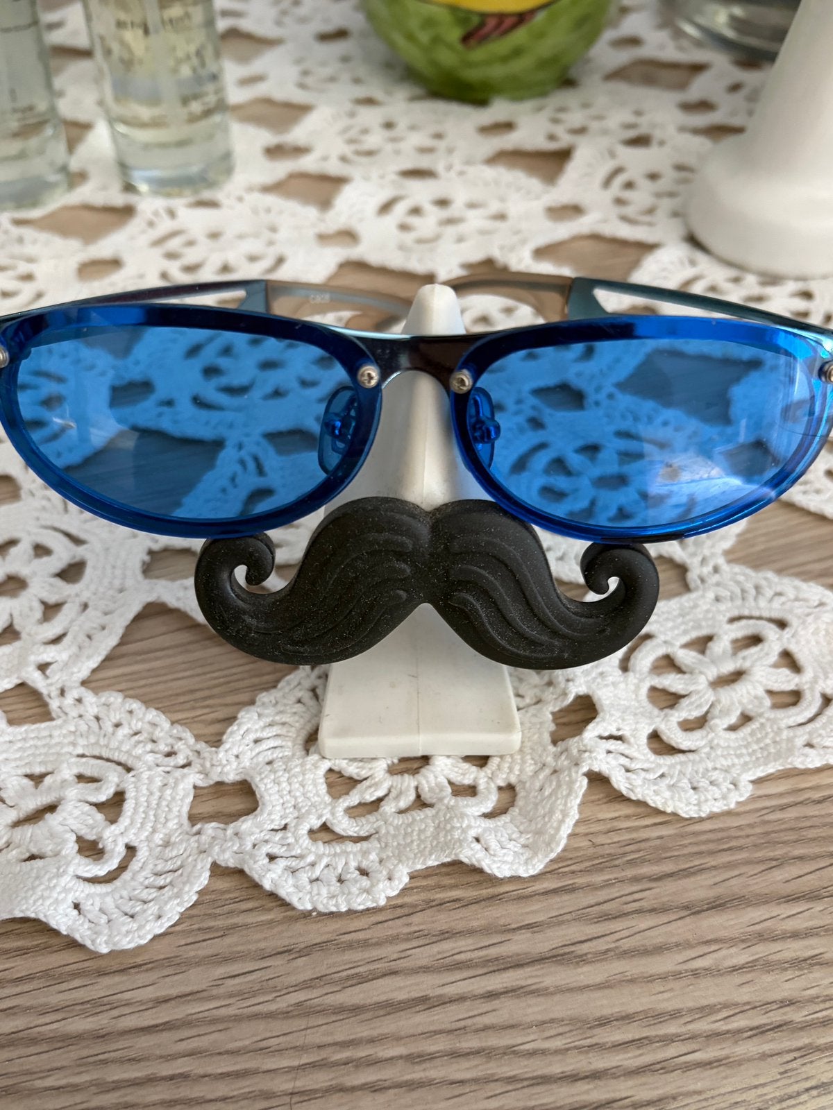 Lunettes de soleil sport enfant verres bleus - Modèle C908, Enfants & Bébés, Enlèvement ou Envoi, Comme neuf, Lunettes de soleil