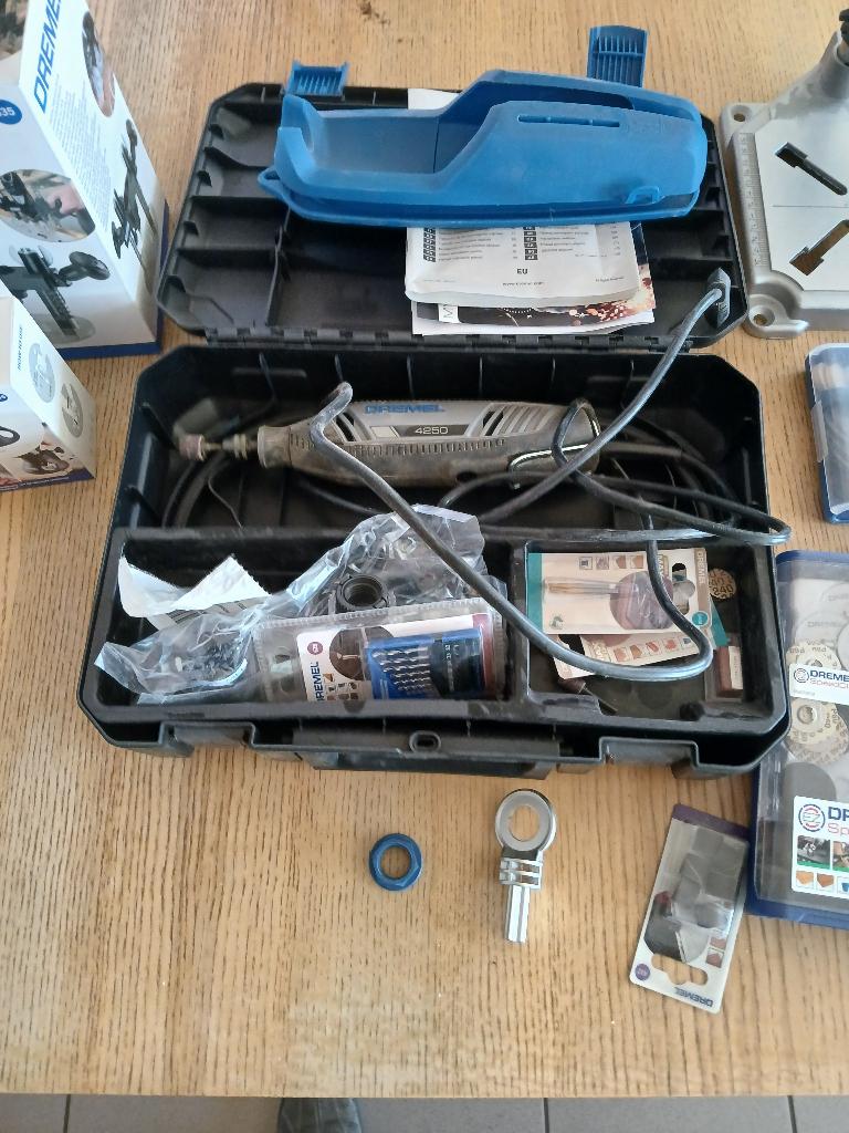 Dremel, type 4250 plus toebehoren, Enlèvement, Comme neuf