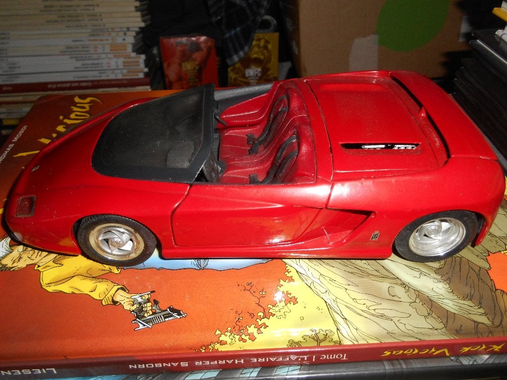 Revell 1/18 Ferrari Mythos, Hobby & Loisirs créatifs, Enlèvement ou Envoi, Revell