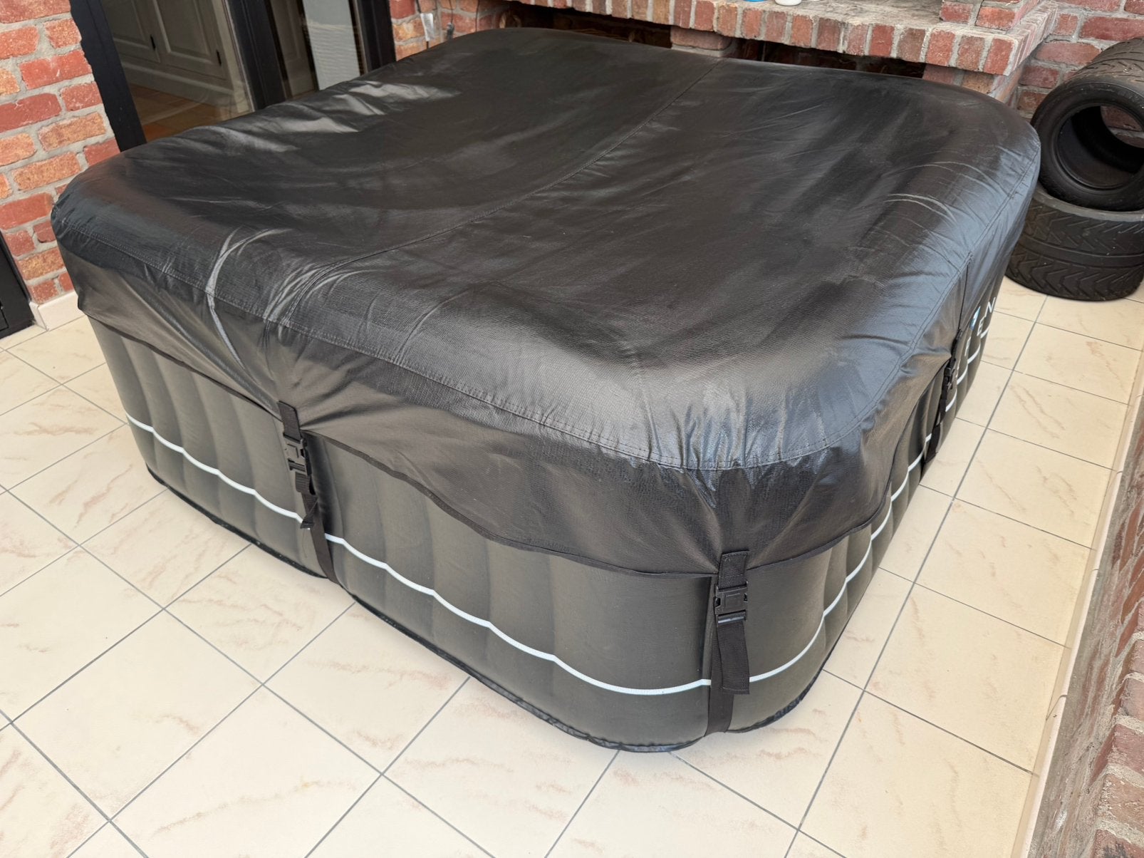 Opblaasbare jacuzzi 4pers nieuwstaat, Tuin en Terras, Bubbelbaden en Hottubs, Ophalen, Zo goed als nieuw, Afdekzeil, Opblaasbaar