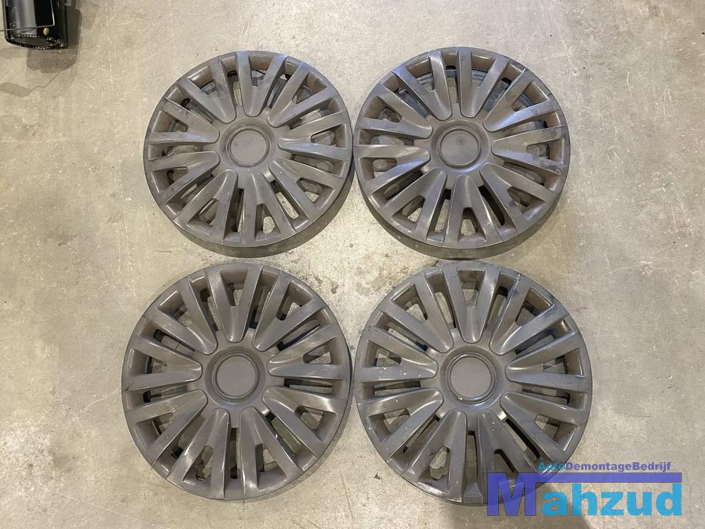 Standaar zwart 15 inch wieldoppen wielkappen wielringen, Auto-onderdelen, Opel Automobile GmbH, Gebruikt, Kontakt@opel-infoservice.de