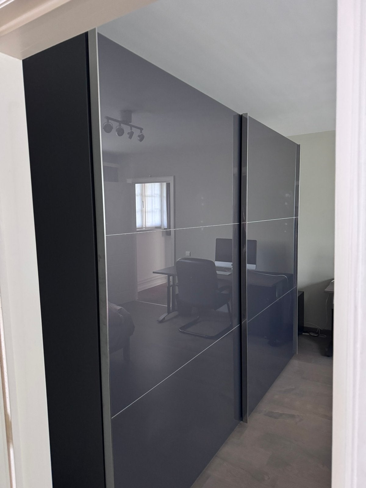 Kleerkast grafiet, Huis en Inrichting, Ophalen, Overige materialen, Met deur(en), 200 cm of meer