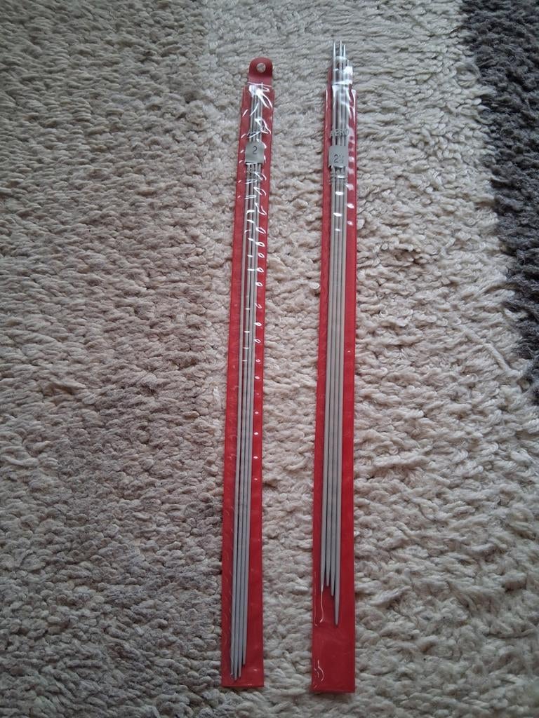 4 breinaalden 2 en 2.5 mm, Hobby en Vrije tijd, Breien en Haken, Ophalen of Verzenden