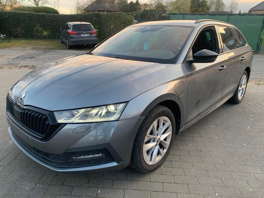 Skoda octavia 14 benzine/ hybride 2023, Enlèvement, Essence, Skoda