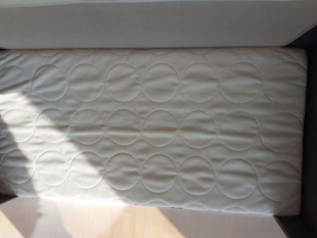 Matras voor babybed., Ledikant