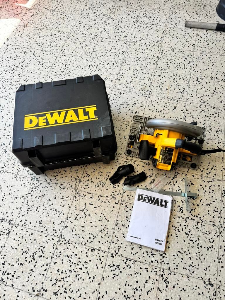 Scie circulaire DeWalt DWE576 (1600W) - Très peu servie, Enlèvement ou Envoi, Comme neuf