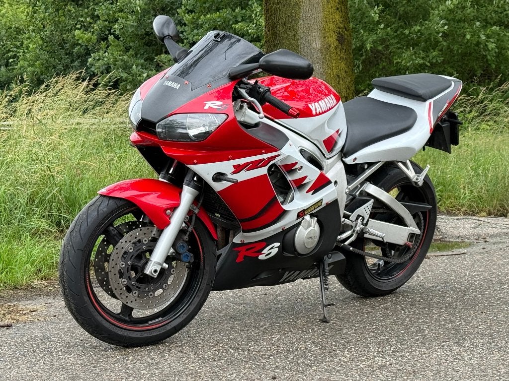 Yamaha R6 uit 1999 | KLEPPEN GESTELD | SPORTUITLAAT