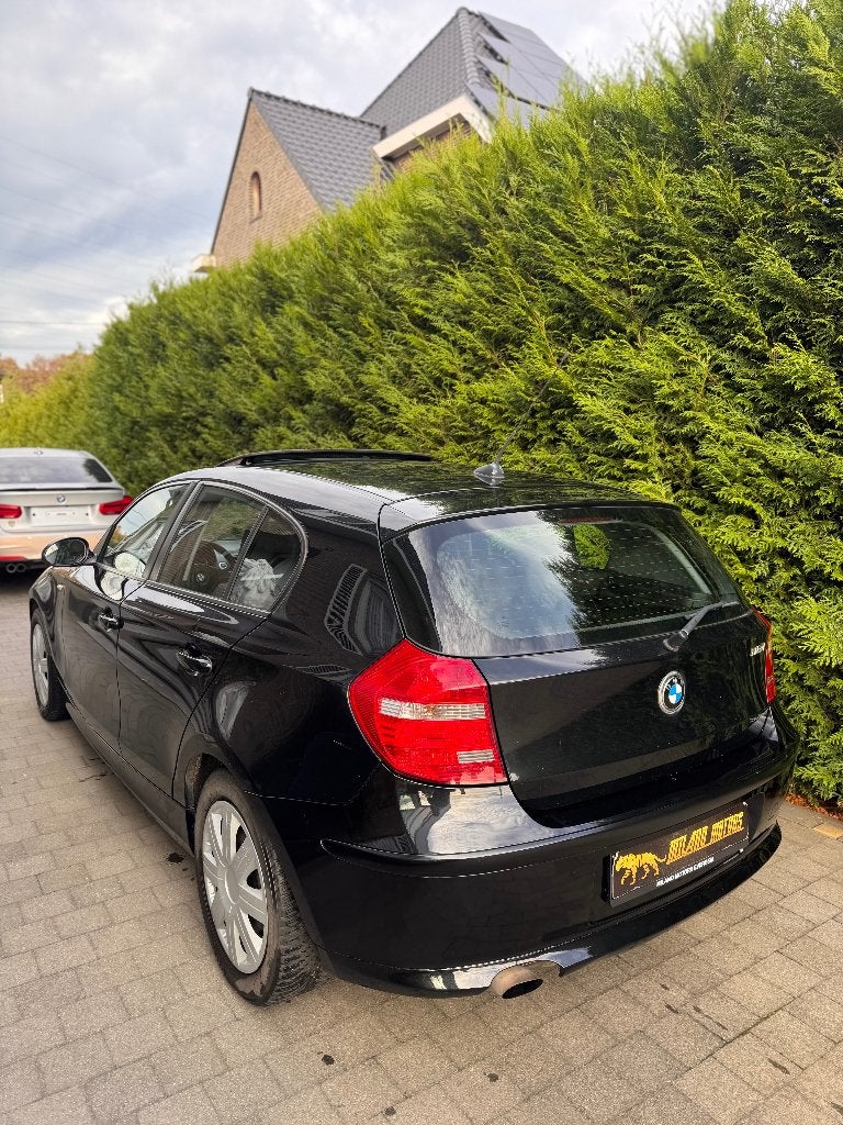 BMW 116I 2009 Opendak, Auto's, BMW, Zwart, 4 cilinders, Zwart, Bedrijf