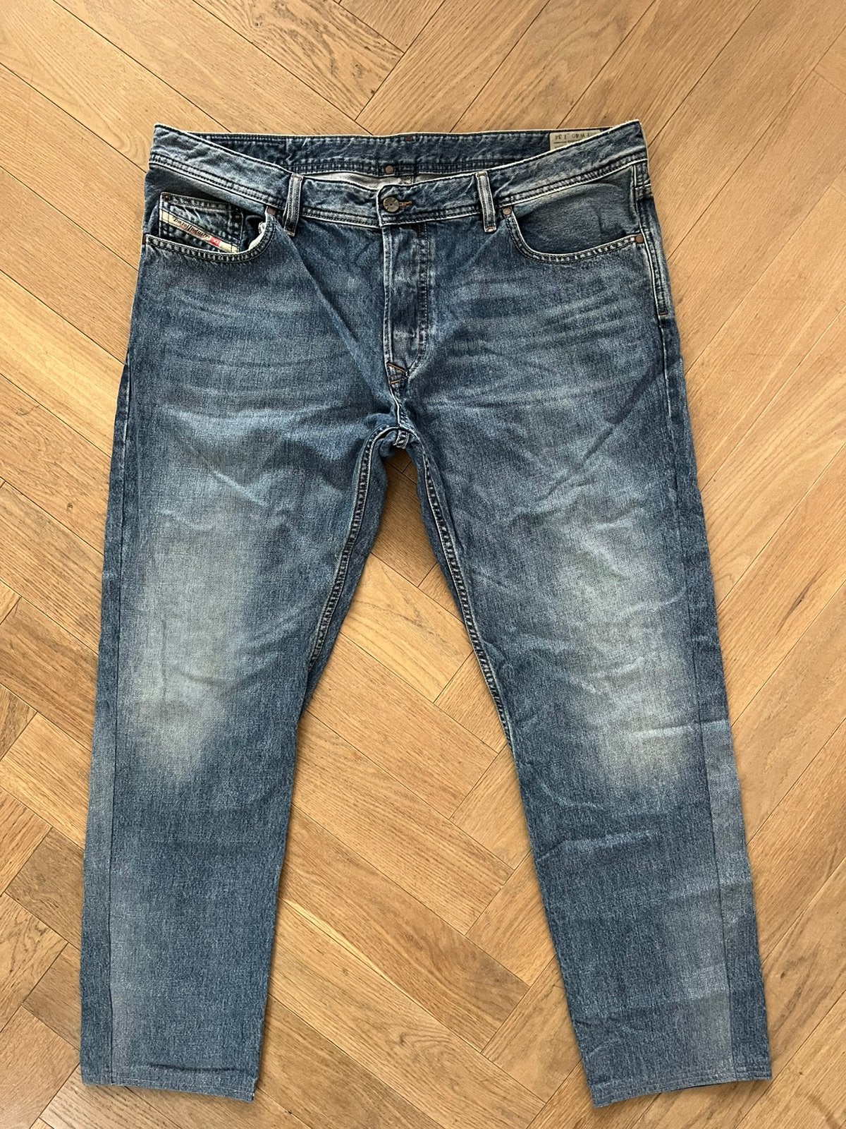 Pantalon Diesel Larkee en jean W40 L32, Enlèvement ou Envoi, Comme neuf, W40 - W42 (confection 56/58)