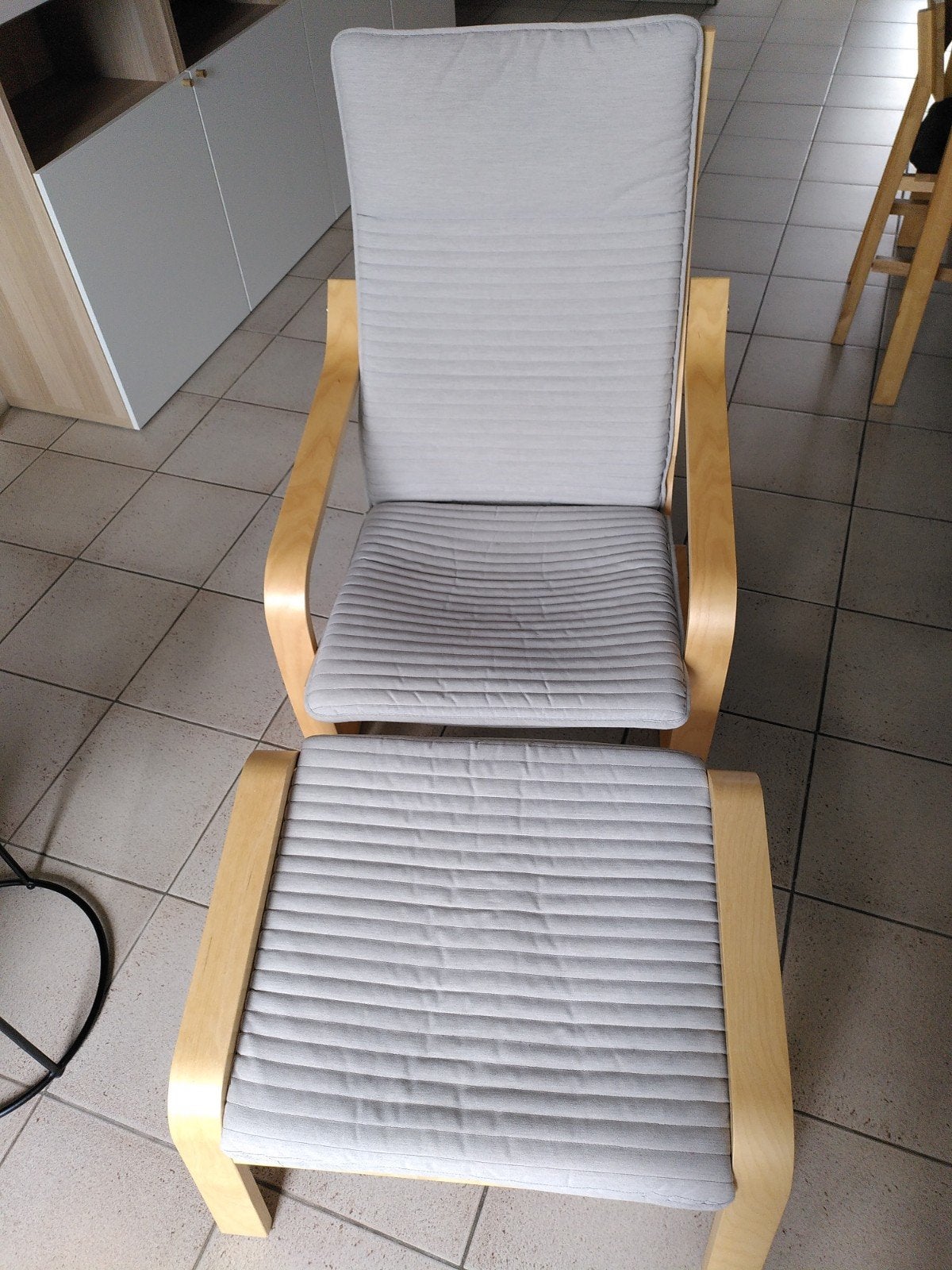 Fauteuil et repose-pieds IKEA Poäng, Enlèvement