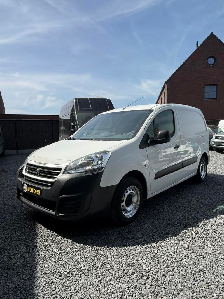 Peugeot partner 2018 150000km, Auto's, Bluetooth, Stof, 4 cilinders, Wit
