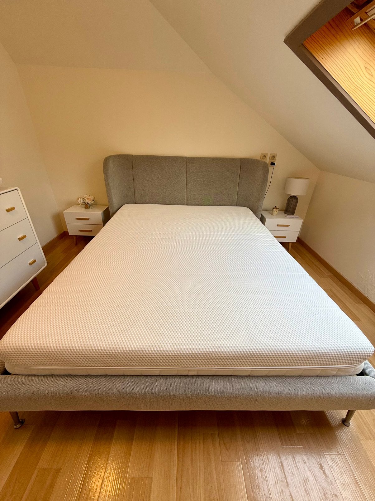 Gestoffeerd bed 160x200 Grijs, Huis en Inrichting, Ophalen, Tweepersoons, Zo goed als nieuw, 200 cm
