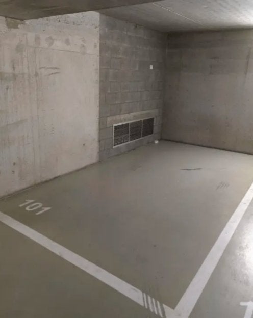 Parkeerplaats die moet worden betreden, Immo, Garages en Parkeerplaatsen, Brussel