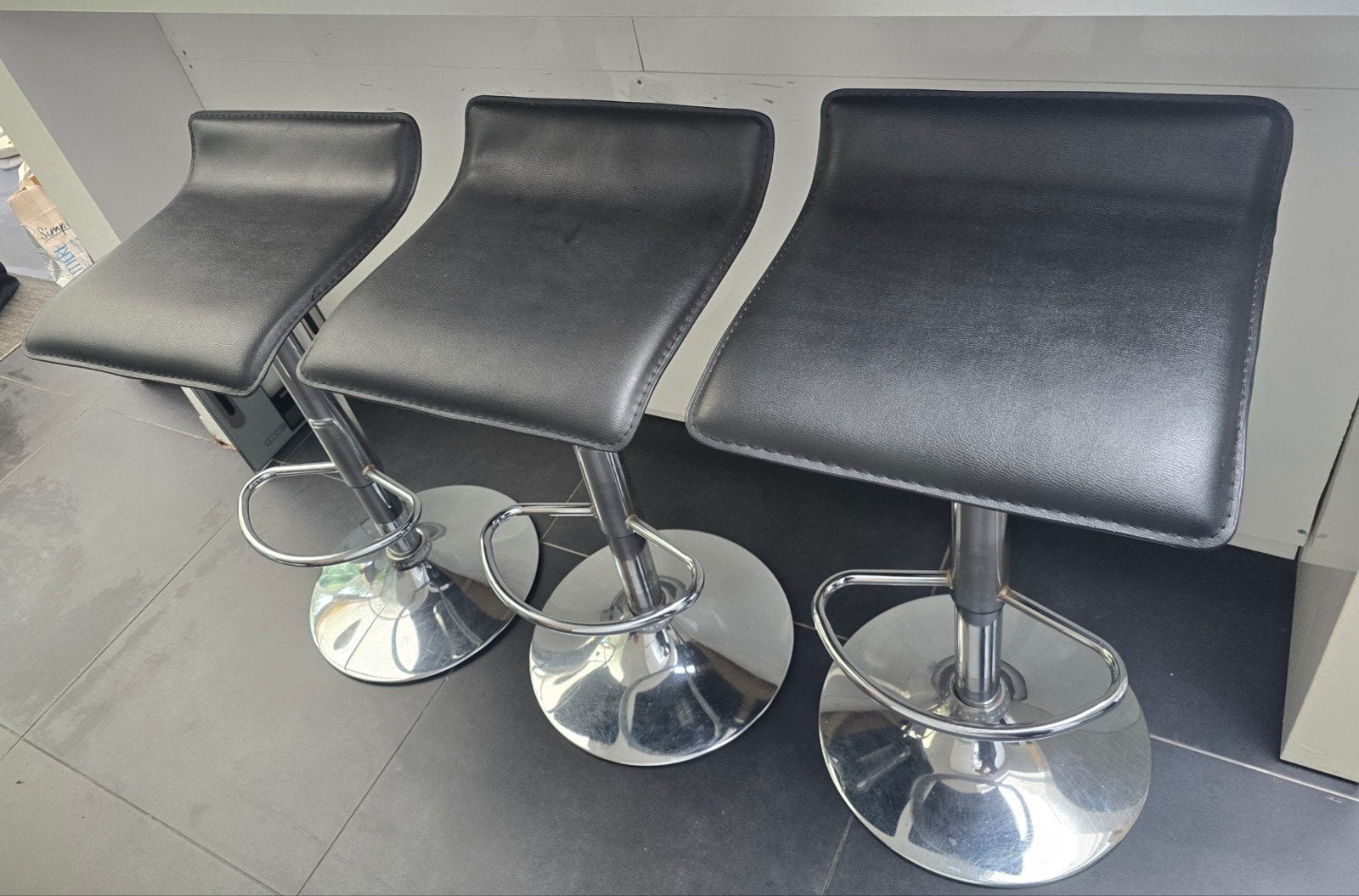 Barstoelen 3x, Ophalen
