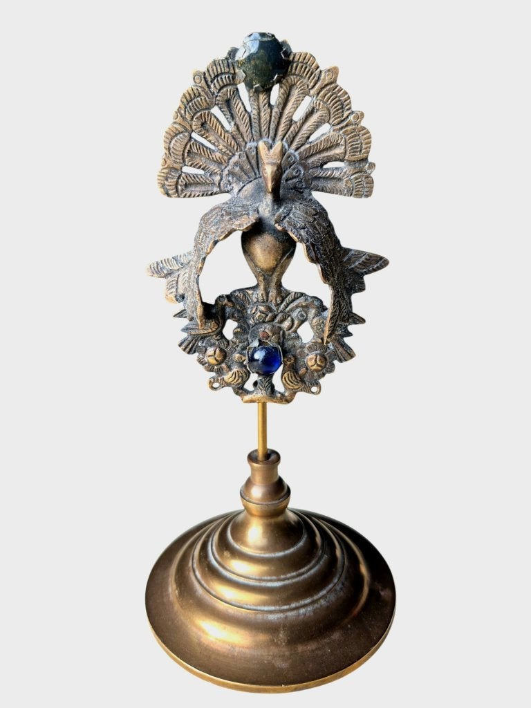 Oude Peruaanse pauwbroche gemonteerd op een sokkel., Ophalen, Broche