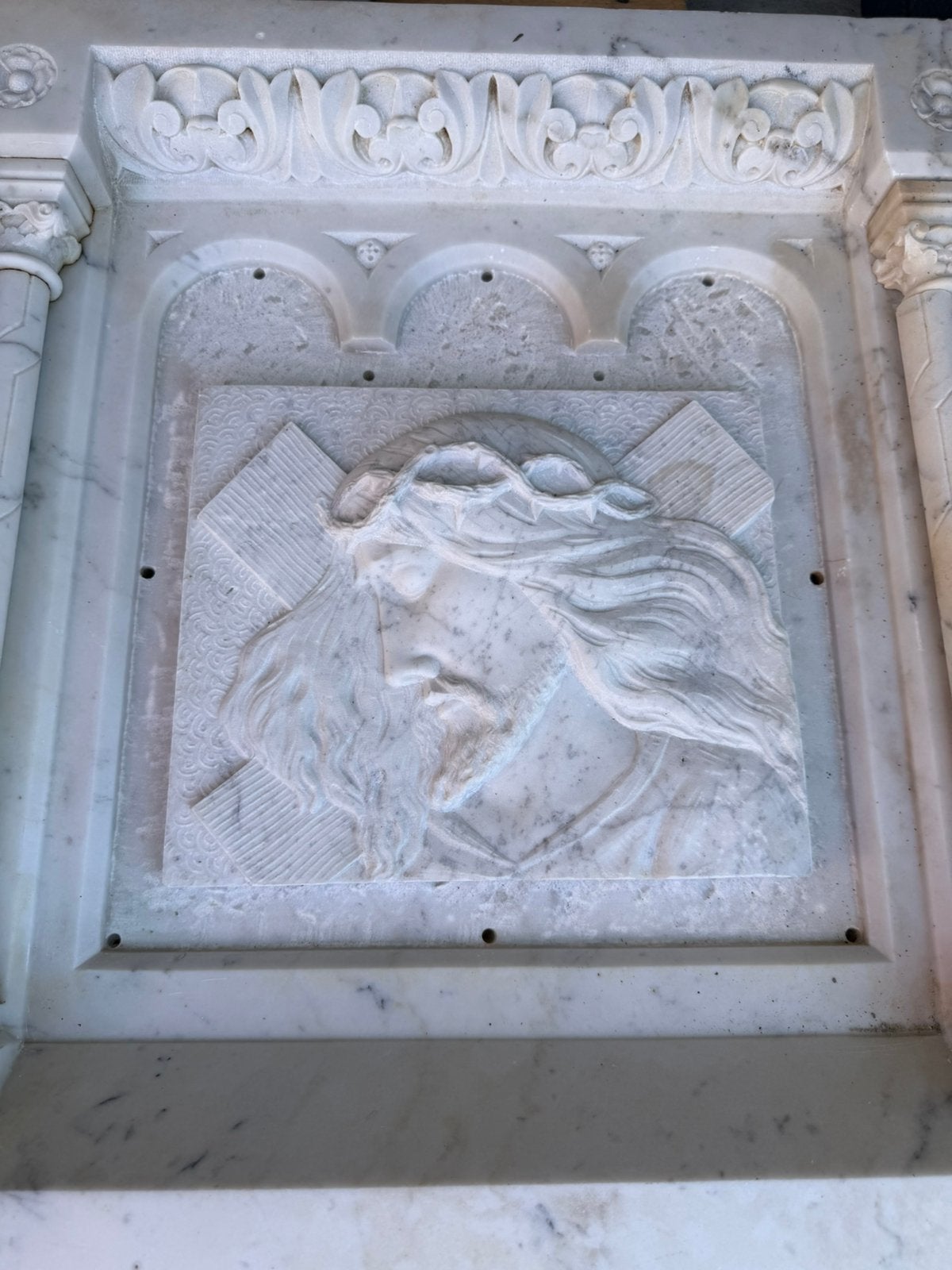 Relief religieux en marbre Tête du Christ XIXe siècle, Enlèvement