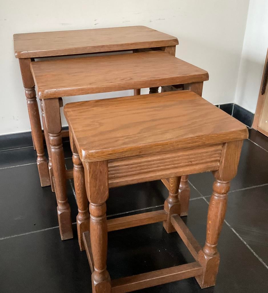 3 in elkaar schuivende vintage tafeletjes/ bijzettafeltjes, Huis en Inrichting, Ophalen, Zo goed als nieuw