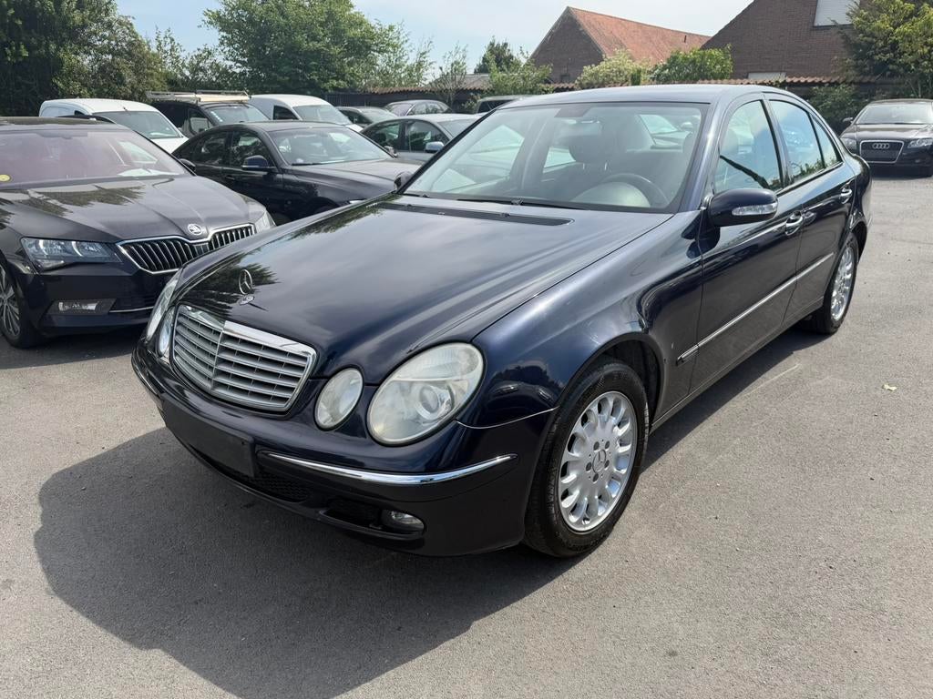MERCEDES-BENZ E200 DIESEL 2.2, Auto's, Stof, 4 cilinders, Zwart, Bedrijf