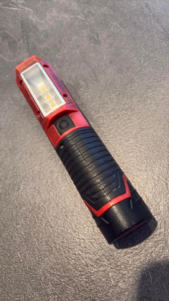 Milwaukee M12 Rover — Werklamp + 2.0Ah batterij, Ophalen, Zo goed als nieuw, Batterij