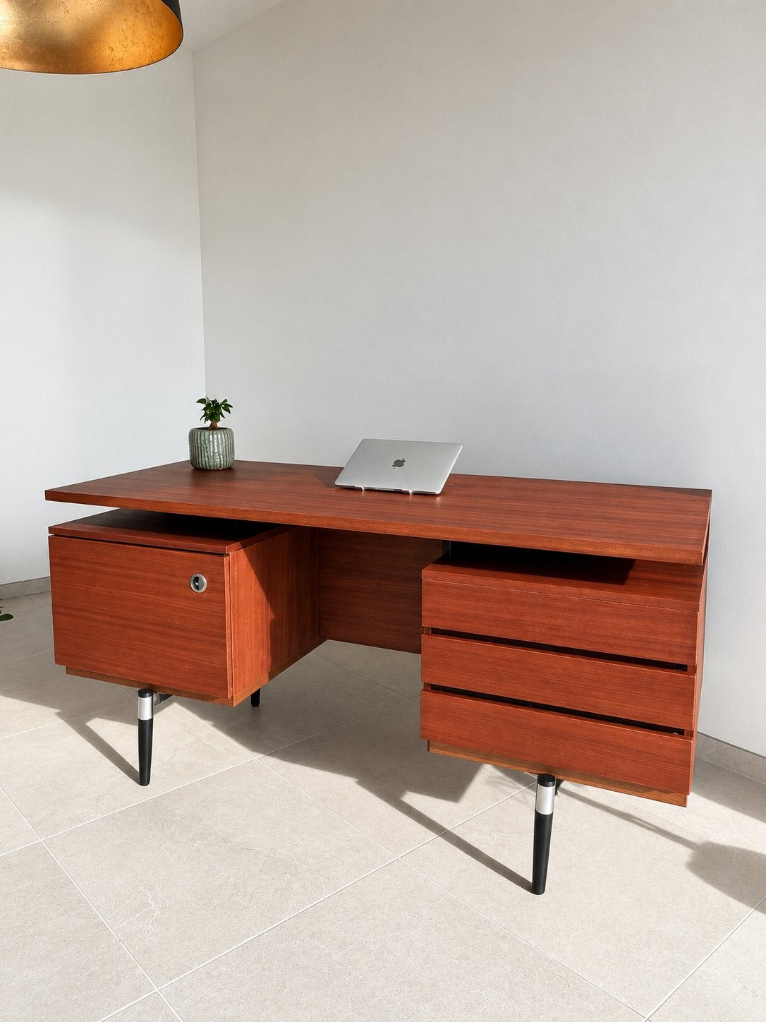 Vintage bureau in mahonie fineer – mid-century design, Huis en Inrichting, Ophalen, 160 cm, Gebruikt, Hout