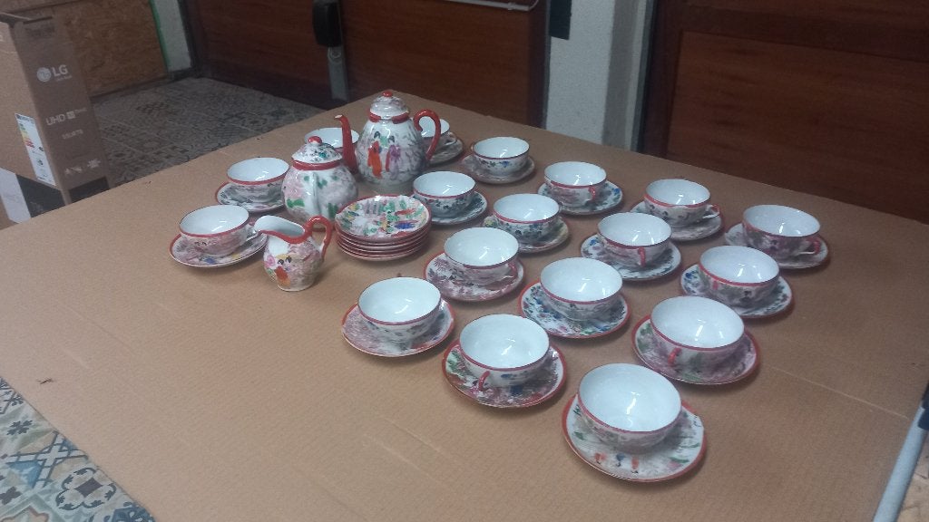 service porcelaine japonaise  complet, Collections, Porcelaine, Cristal & Couverts, Enlèvement, Comme neuf, Porcelaine