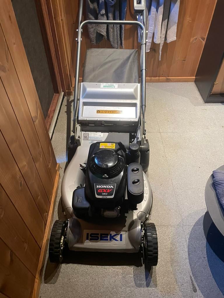 Isekl grasmaaier met honda motor en rol, Tuin en Terras, Grasmaaiers, Ophalen, Zo goed als nieuw