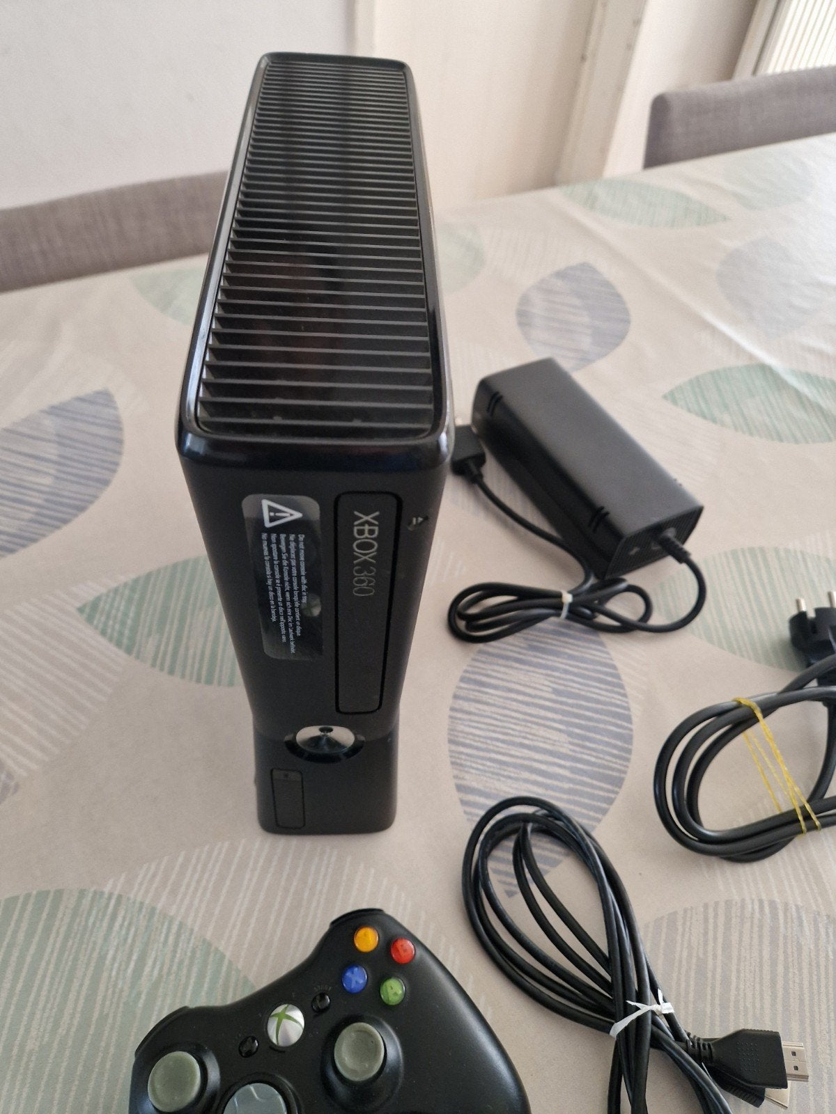 Xbox 360 Slim 4Gb in goede staat te koop., Consoles de jeu & Jeux vidéo, Consoles de jeu | Xbox 360, Enlèvement