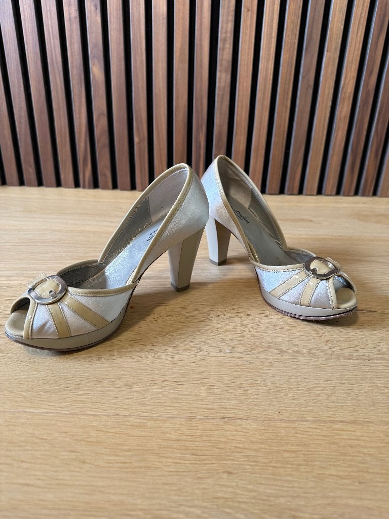 Chaussures à bout ouvert de Nero Giardini - 36, Enlèvement ou Envoi, Beige, Chaussures à haut talons, Comme neuf