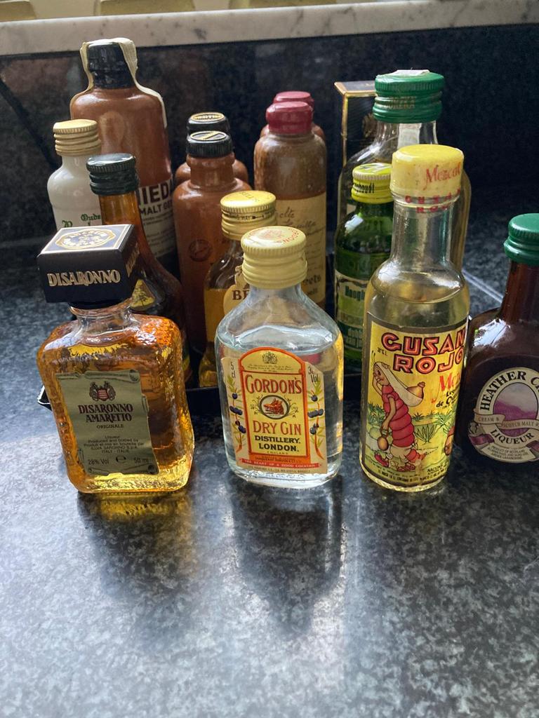Minibar varia, Ophalen