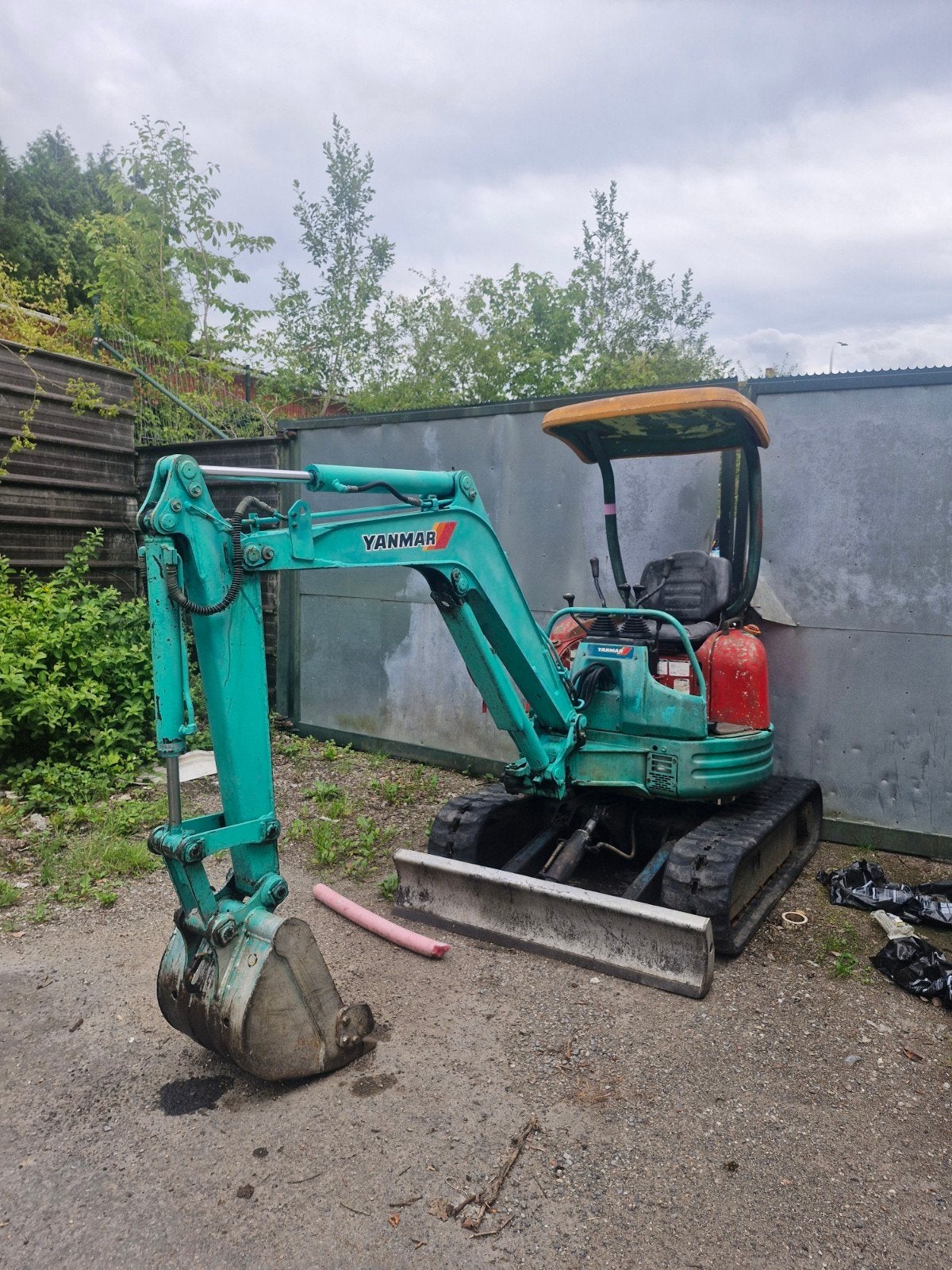 Mini pelle yanmar 2t500  moteur  diesel  3 cylindres, Articles professionnels, Machines & Construction | Grues & Excavatrices