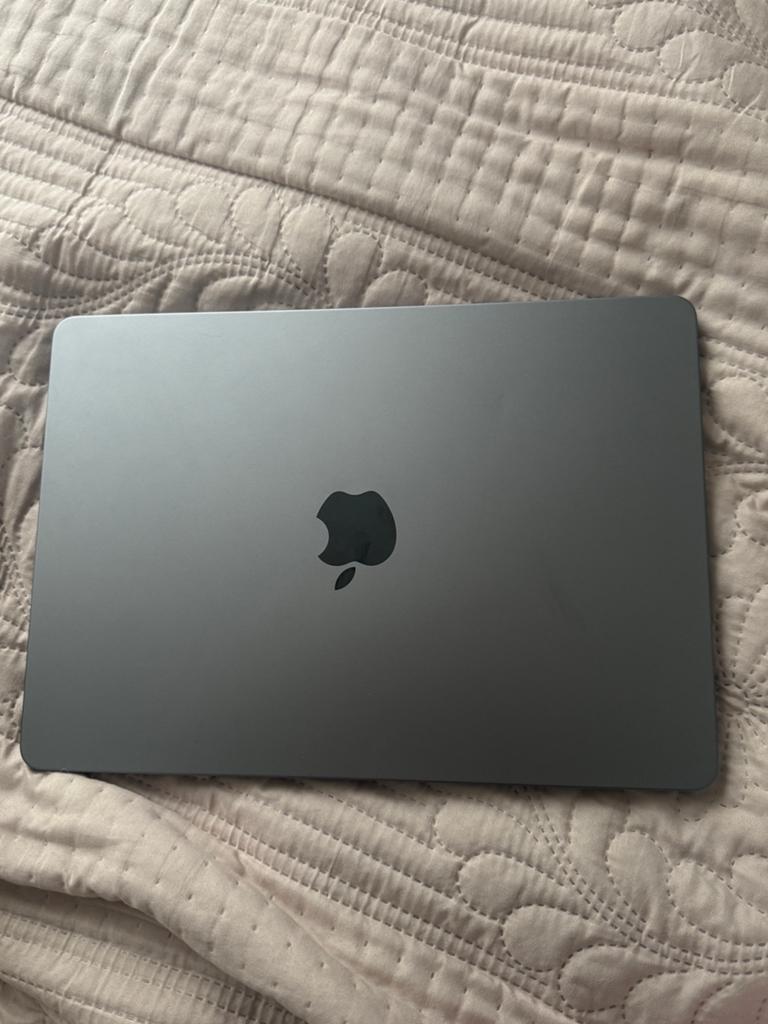 Macbook Air 2022 M2 13 Inch MET OPLADER, Computers en Software, Apple Macbooks, Ophalen, 256 GB, Qwerty, 8 GB