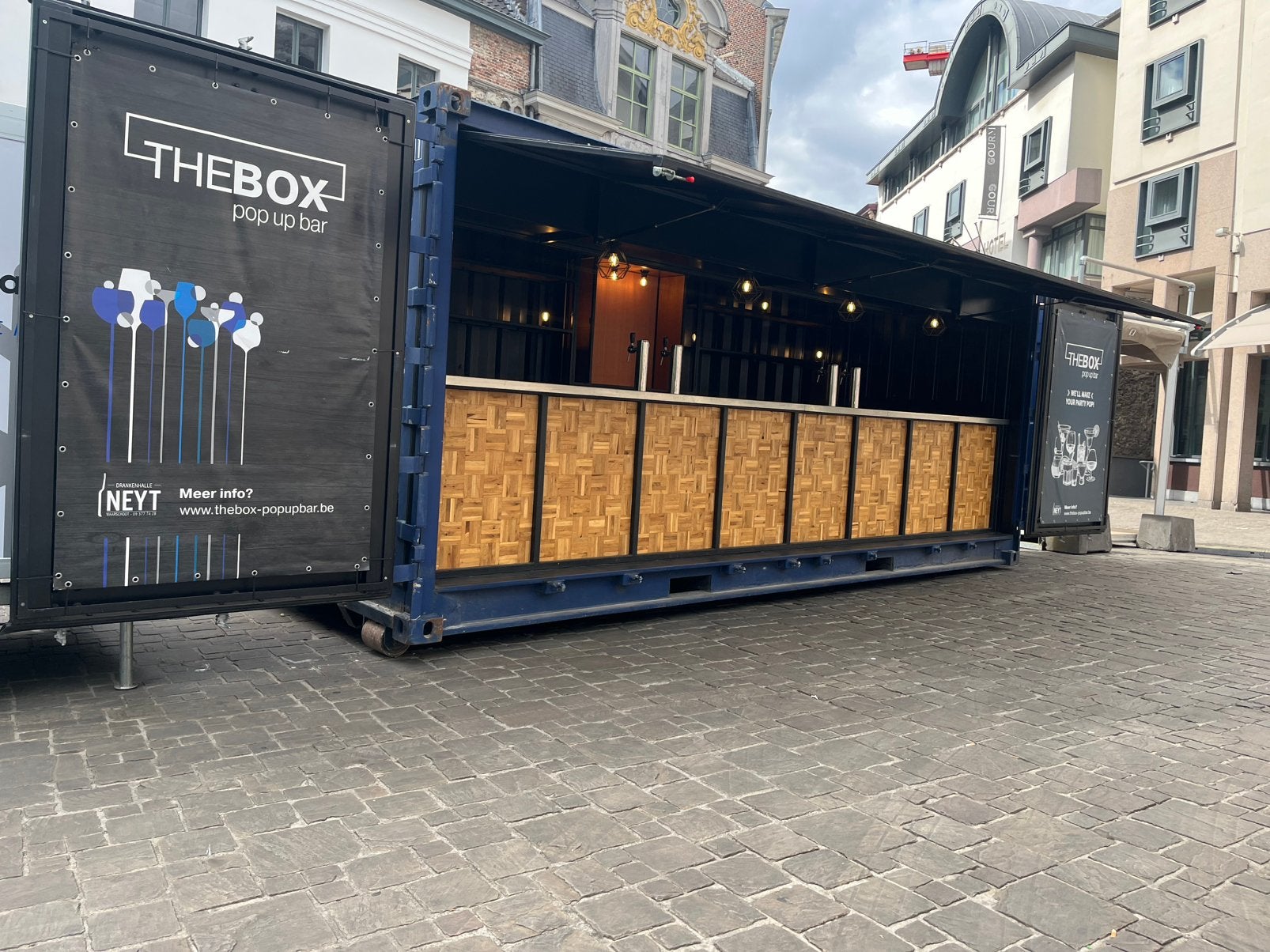 Barcontainer . The box popupbar . Mobiele bar, Ophalen