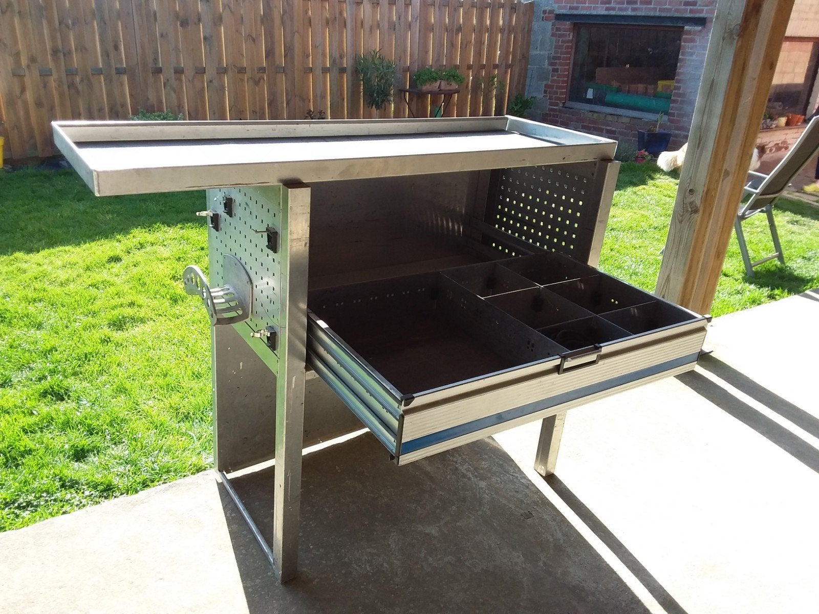 Bouw : kast  140 cm lang x 125 cm hoog, met schuif, Enlèvement