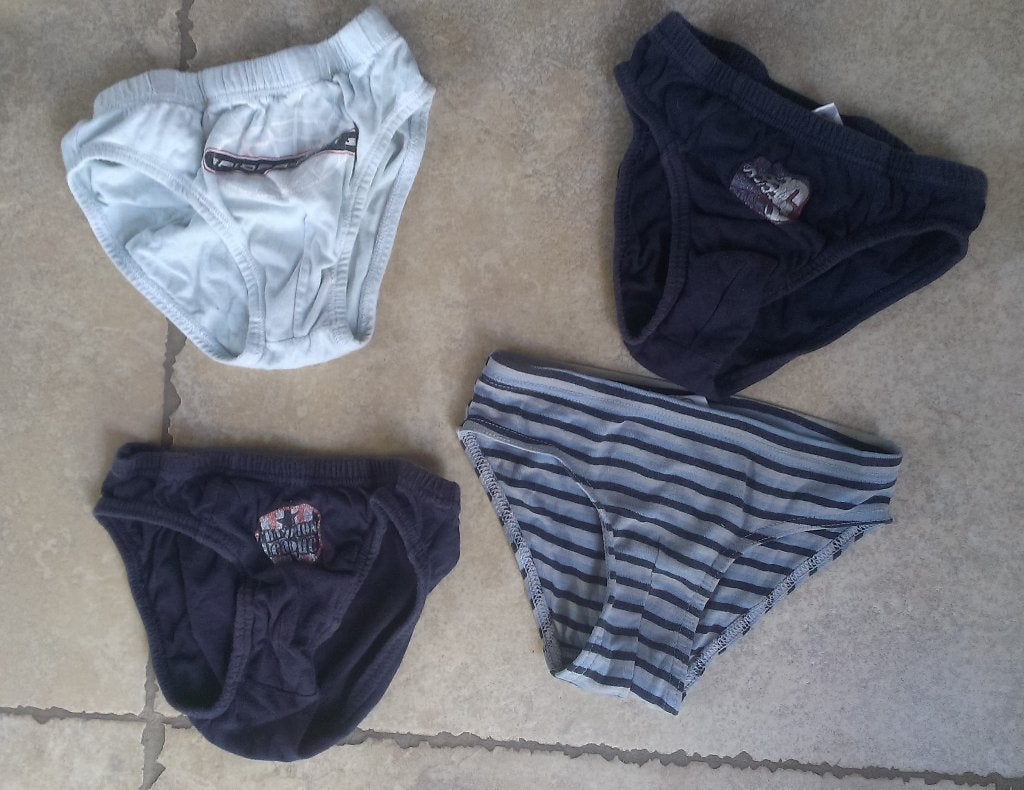 1 euro koopjes: slips mt 104, Kinderen en Baby's, Kinderkleding | Maat 104, Nacht- of Onderkleding, Gebruikt, Ophalen of Verzenden