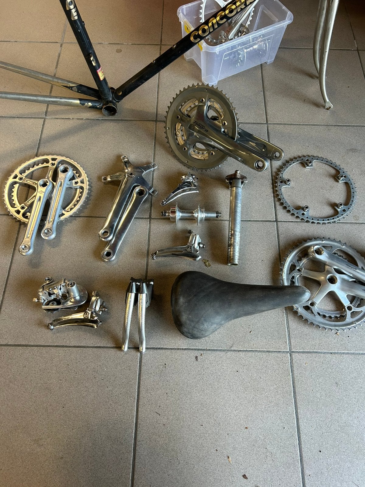 Lot fietsonderdelen, Fietsen en Brommers, Fietsonderdelen, Ophalen, Zo goed als nieuw, Zadel