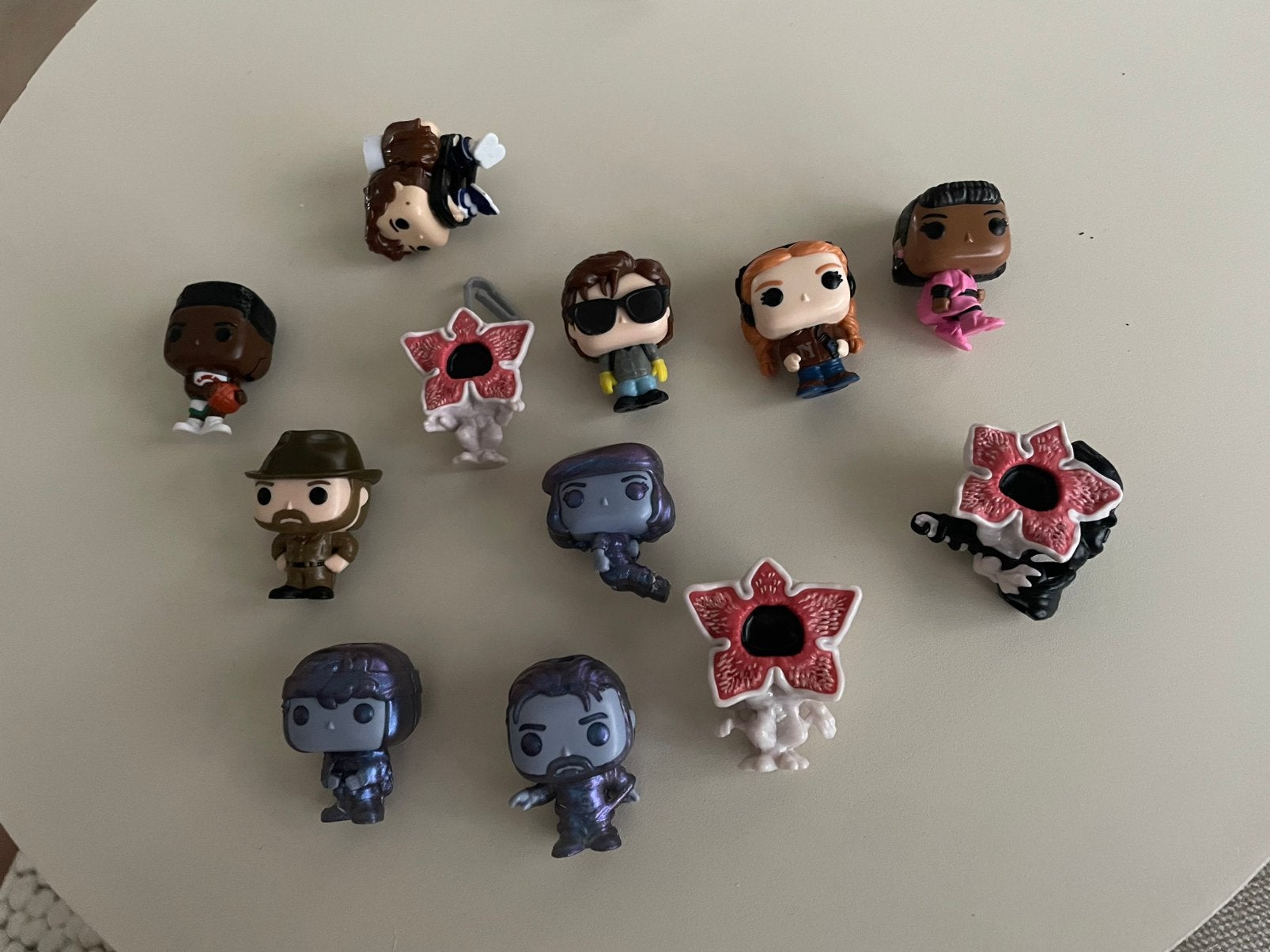 Lots kinder Stranger things, Enlèvement ou Envoi, Comme neuf