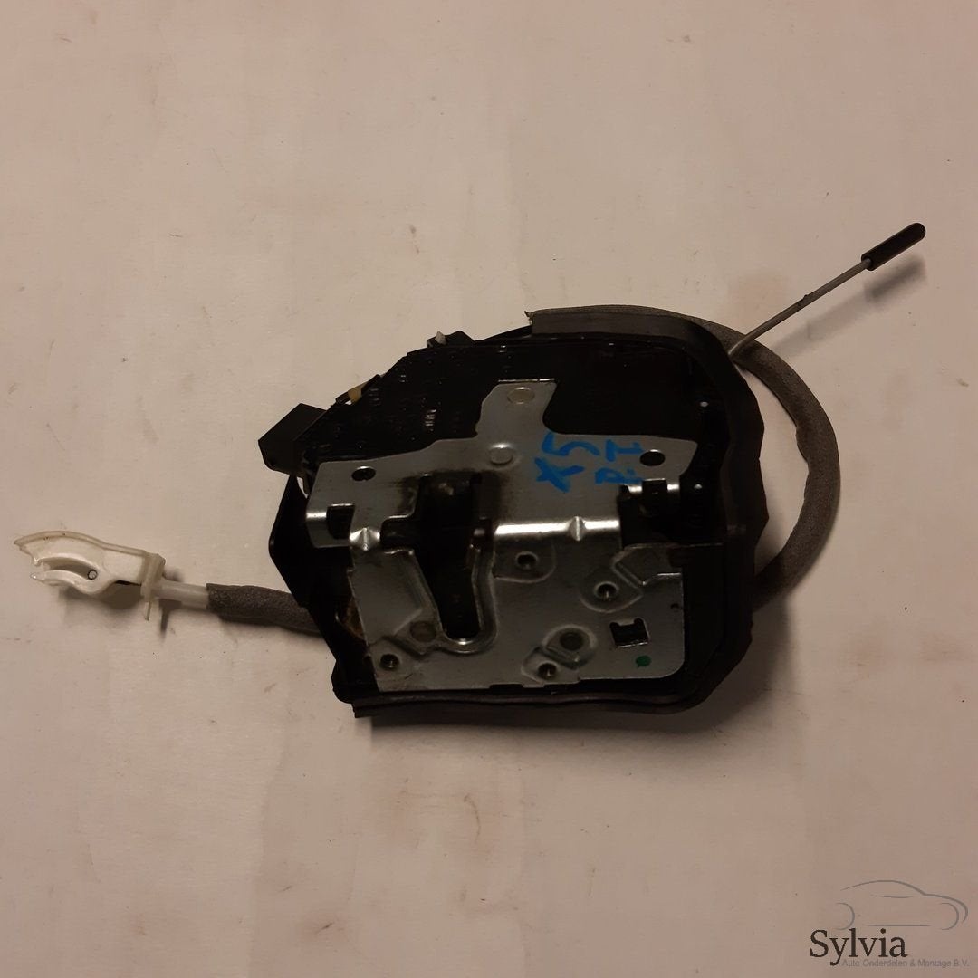 Deurslot rechts achter binnenzijde deur BMW X5 serie E53 840, Gebruikt, -, -, Ophalen of Verzenden