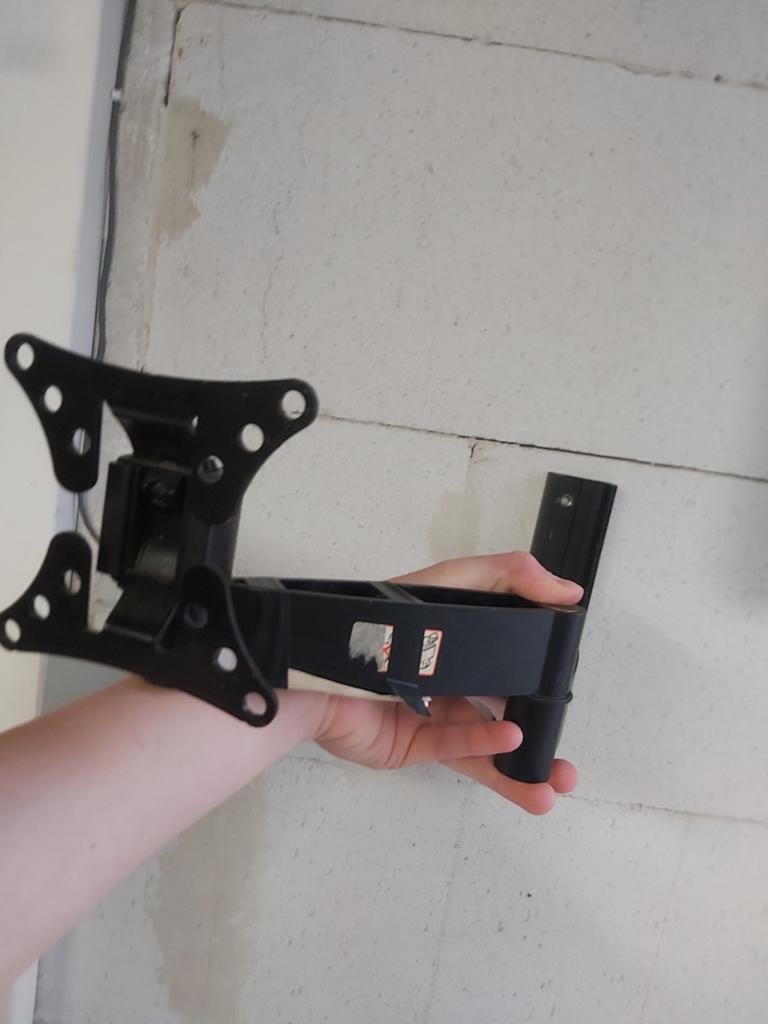 Monitor houder voor aan de muur, Ophalen